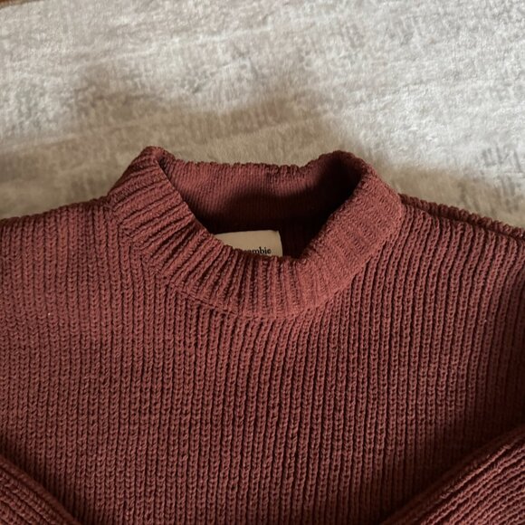 Abercrombie & Fitch Mock Neck Sweater - Picture 2 of 9